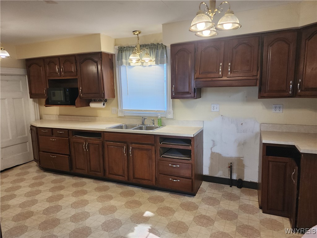 Shelby, New York 14103, United States, 3 Bedrooms Bedrooms, ,1 BathroomBathrooms,Residential,Pending,185578