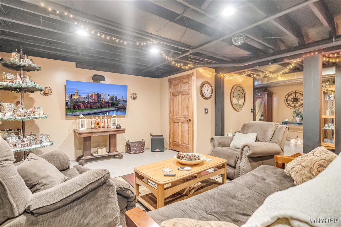 13373 Day Road, Holland, New York image 32