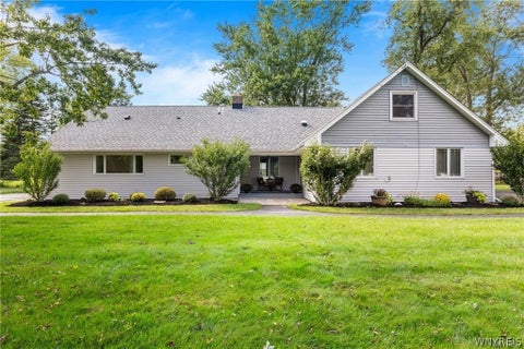 Photo of 2 Nashua Court, Lancaster, NY 14086 (MLS # B1725710)