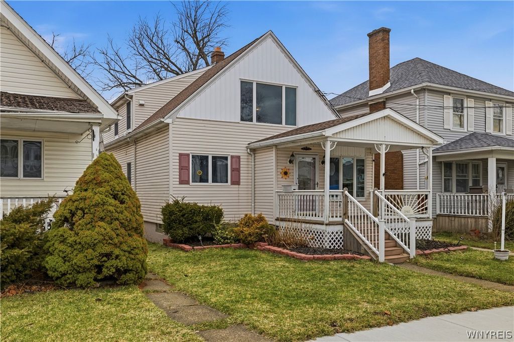 Photo of 2462 La Salle Avenue, Niagara Falls, NY 14301 (MLS # B1666355)