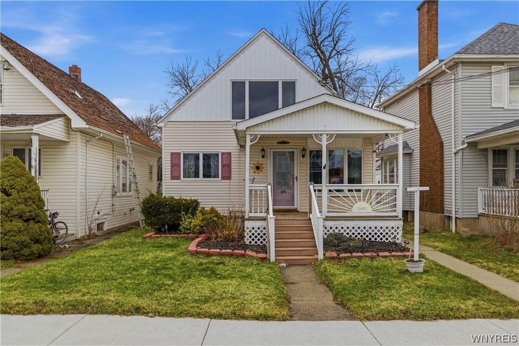 Photo of 2462 La Salle Avenue, Niagara Falls, NY 14301 (MLS # B1666355)