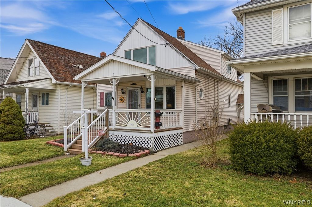 Photo of 2462 La Salle Avenue, Niagara Falls, NY 14301 (MLS # B1666355)