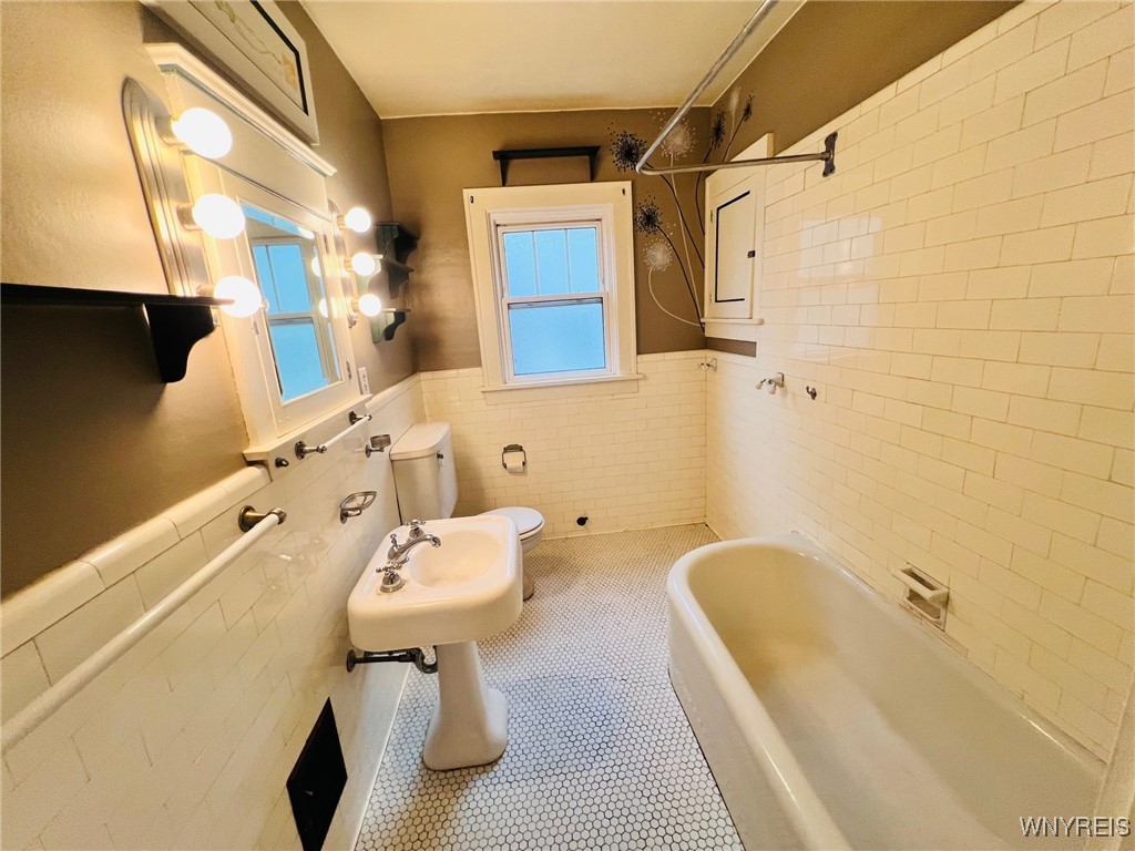 104 Long Avenue, Hamburg, New York image 23