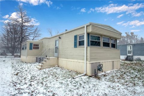 Tiny photo for 41 S Roxbury Drive, Hamburg, NY 14075 (MLS # B1655505)