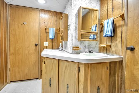 Tiny photo for 41 S Roxbury Drive, Hamburg, NY 14075 (MLS # B1655505)