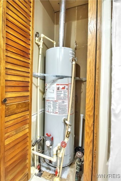 Tiny photo for 41 S Roxbury Drive, Hamburg, NY 14075 (MLS # B1655505)