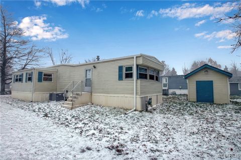 Tiny photo for 41 S Roxbury Drive, Hamburg, NY 14075 (MLS # B1655505)