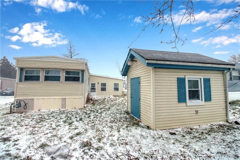 Tiny photo for 41 S Roxbury Drive, Hamburg, NY 14075 (MLS # B1655505)