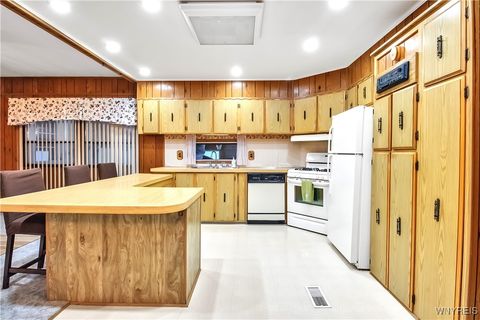 Tiny photo for 41 S Roxbury Drive, Hamburg, NY 14075 (MLS # B1655505)