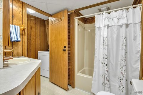 Tiny photo for 41 S Roxbury Drive, Hamburg, NY 14075 (MLS # B1655505)