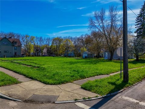 Photo of 39 Hyde Park Boulevard, Niagara Falls, NY 14303 (MLS # B1657310)