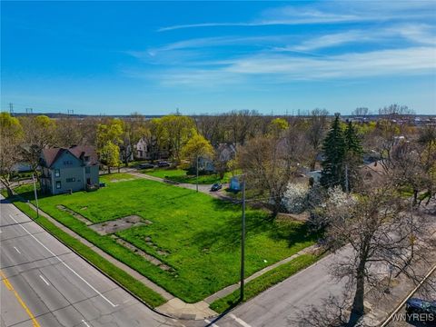 Tiny photo for 39 Hyde Park Boulevard, Niagara Falls, NY 14303 (MLS # B1657310)
