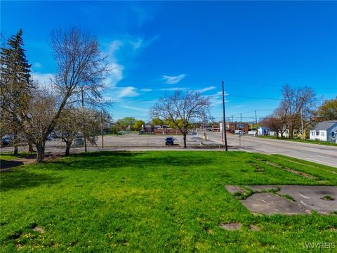 Tiny photo for 39 Hyde Park Boulevard, Niagara Falls, NY 14303 (MLS # B1657310)