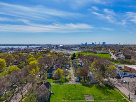 Tiny photo for 39 Hyde Park Boulevard, Niagara Falls, NY 14303 (MLS # B1657310)