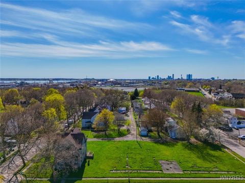 Tiny photo for 39 Hyde Park Boulevard, Niagara Falls, NY 14303 (MLS # B1657310)