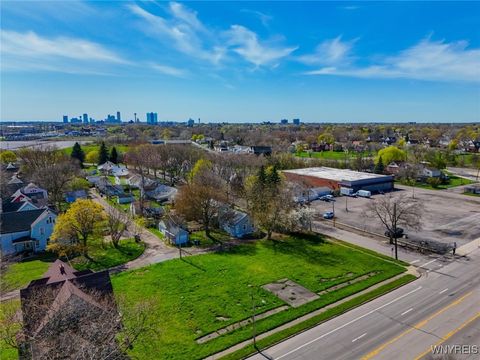 Tiny photo for 39 Hyde Park Boulevard, Niagara Falls, NY 14303 (MLS # B1657310)