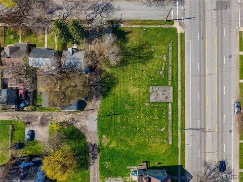 Tiny photo for 39 Hyde Park Boulevard, Niagara Falls, NY 14303 (MLS # B1657310)