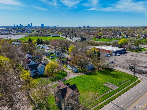 Tiny photo for 39 Hyde Park Boulevard, Niagara Falls, NY 14303 (MLS # B1657310)