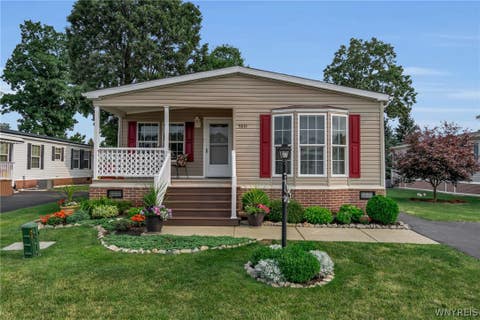 Photo of 9834 Tottenham Avenue, Clarence, NY 14031 (MLS # B1701328)