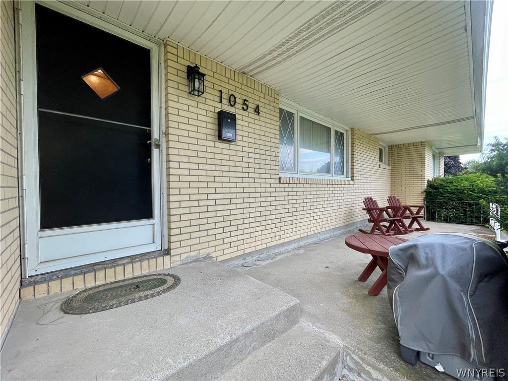 Photo of 1054 Woodstock Avenue, Tonawanda, NY 14150 (MLS # B1697890)
