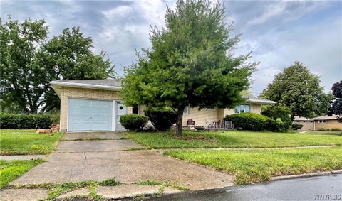 Homes For Sale - 1054 Woodstock Avenue<br/> Erie County, Tonawanda, NY 14150