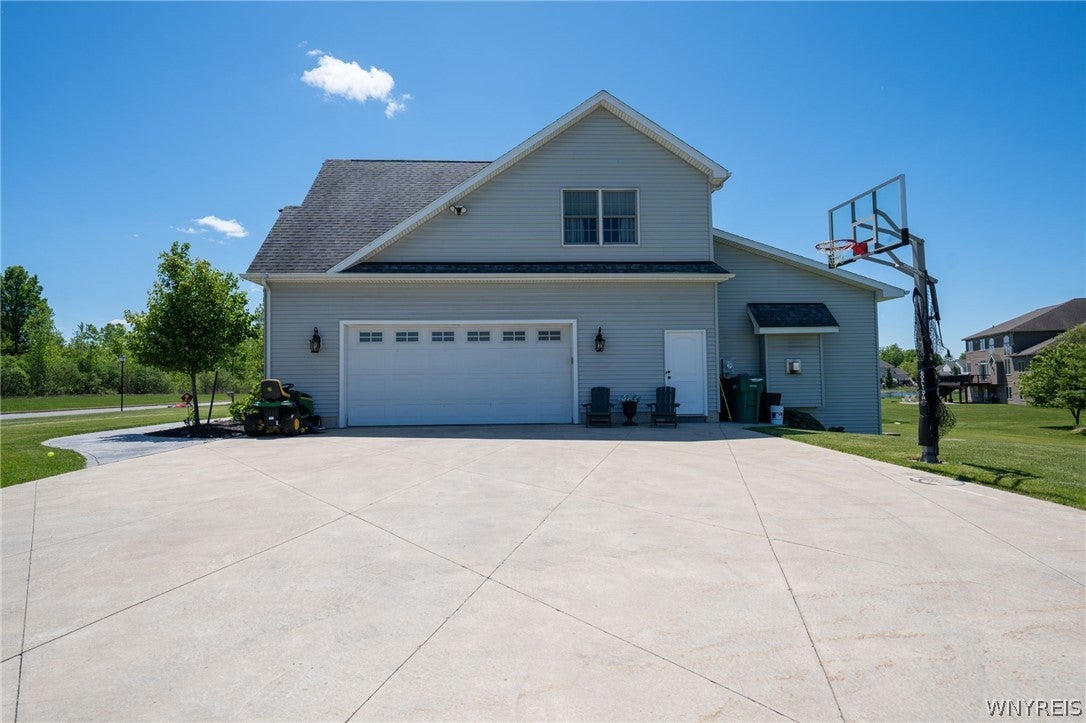 5670 Meadowglen Drive