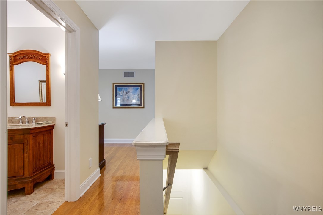 28 Dover Court, Lancaster, New York image 9