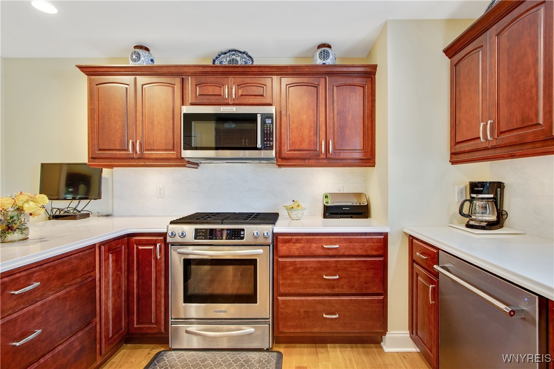 28 Dover Court, Lancaster, New York image 2
