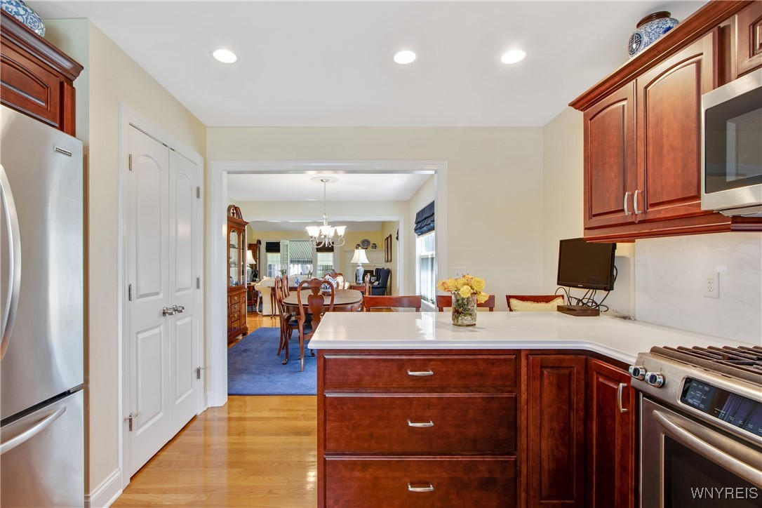 28 Dover Court, Lancaster, New York image 3