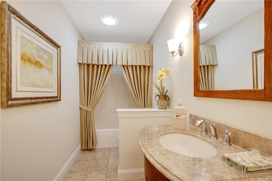 28 Dover Court, Lancaster, New York image 18
