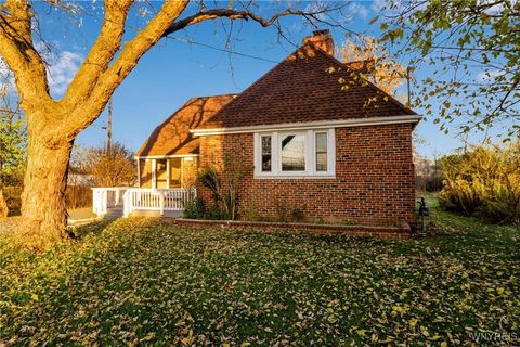 Photo of 334 S Forest Road, Amherst, NY 14221 (MLS # B1651994)