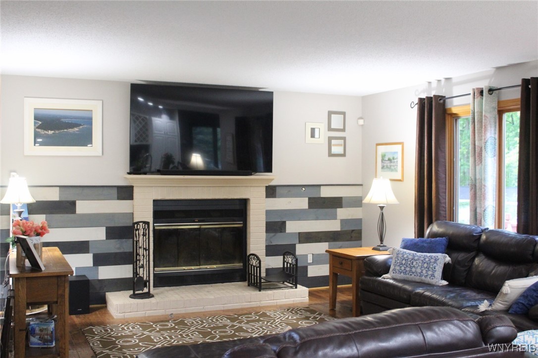 3479 Parkwood Cmn, Hamburg, New York image 2