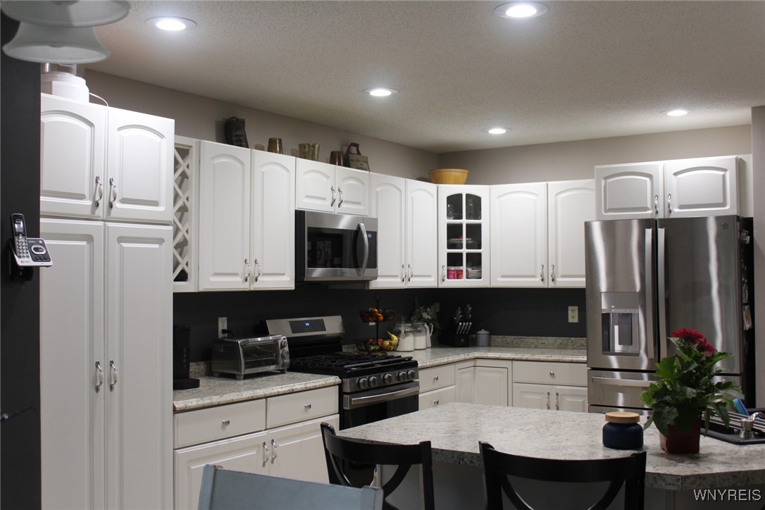 3479 Parkwood Cmn, Hamburg, New York image 3