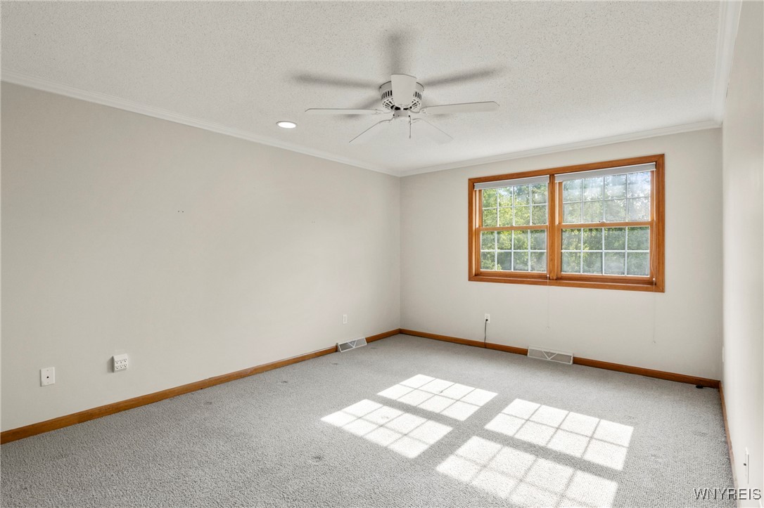 4185 Regents Park, Hamburg, New York image 17