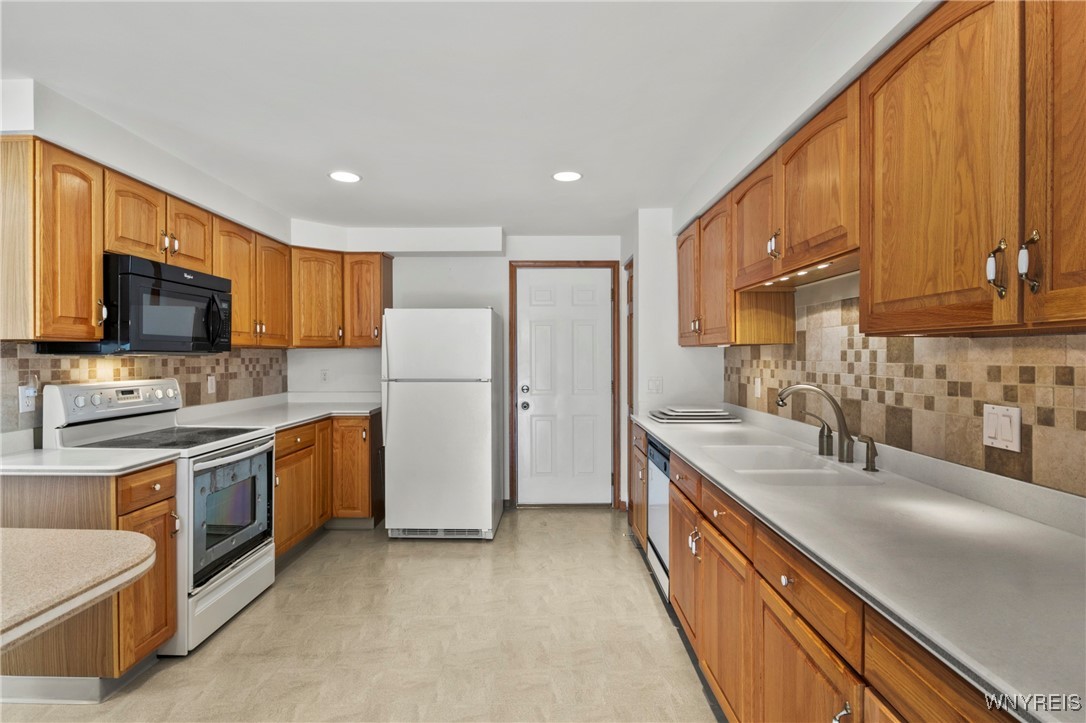 4185 Regents Park, Hamburg, New York image 11