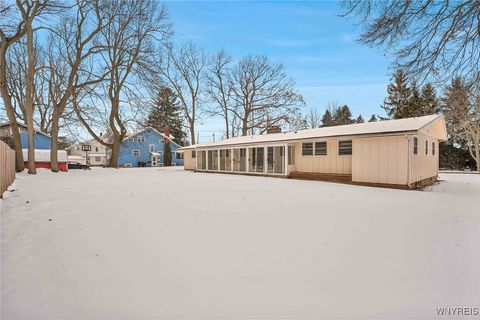 Tiny photo for 8426 Maplewood Drive, Royalton, NY 14067 (MLS # B1655461)