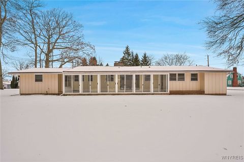 Tiny photo for 8426 Maplewood Drive, Royalton, NY 14067 (MLS # B1655461)
