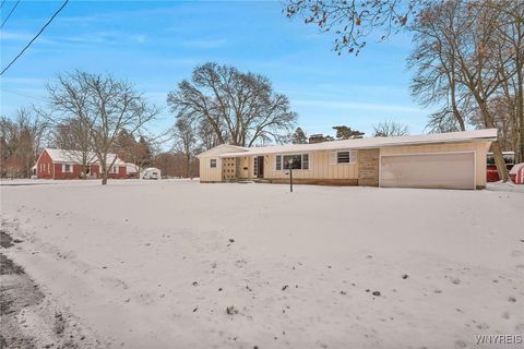 Tiny photo for 8426 Maplewood Drive, Royalton, NY 14067 (MLS # B1655461)