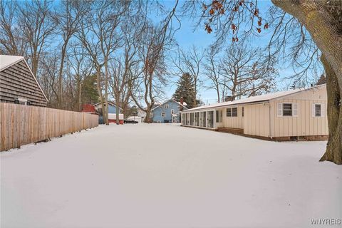 Tiny photo for 8426 Maplewood Drive, Royalton, NY 14067 (MLS # B1655461)