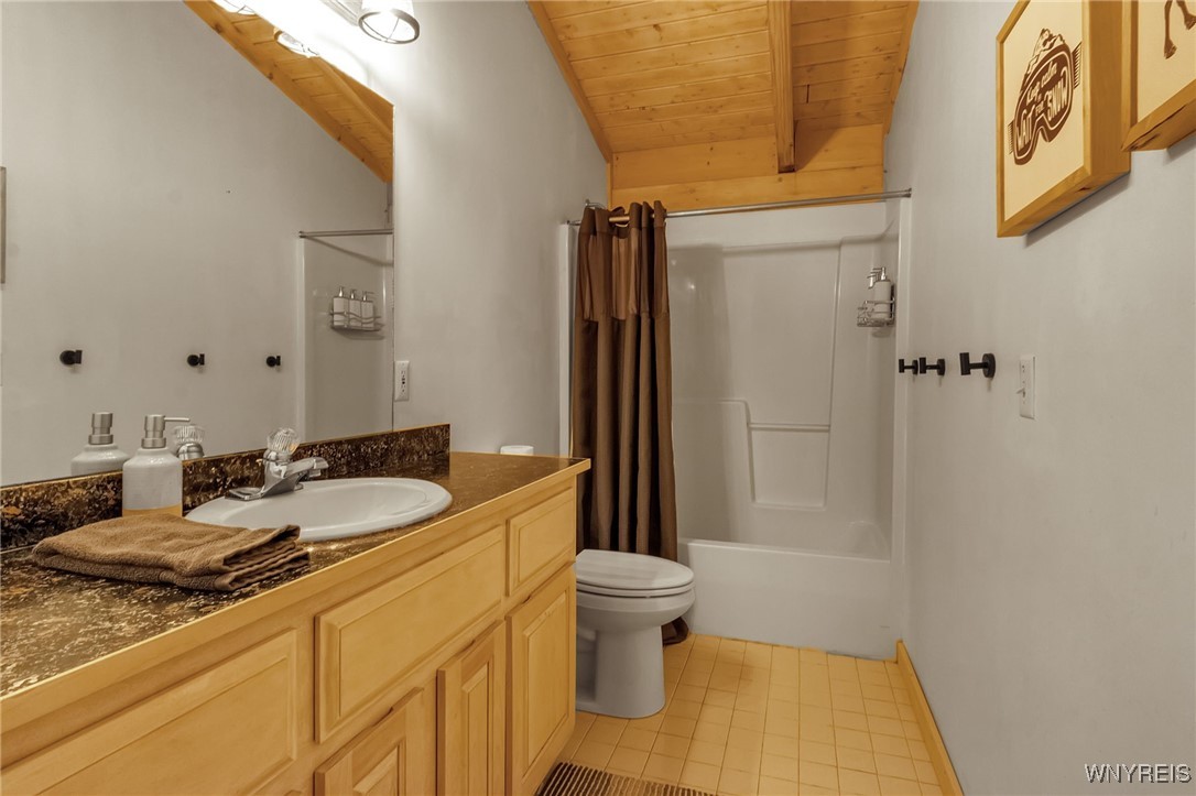 Ellicottville, New York 14731, United States, 5 Bedrooms Bedrooms, ,3 BathroomsBathrooms,Residential,Active,206470