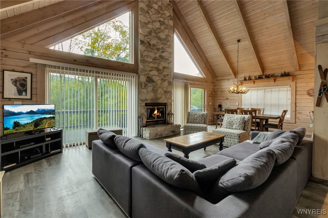 Ellicottville, New York 14731, United States, 5 Bedrooms Bedrooms, ,3 BathroomsBathrooms,Residential,Active,206470