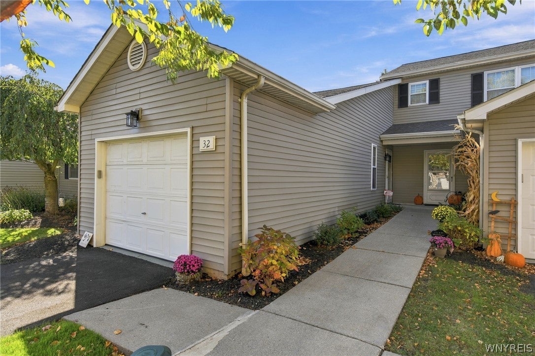 32 Union Common
