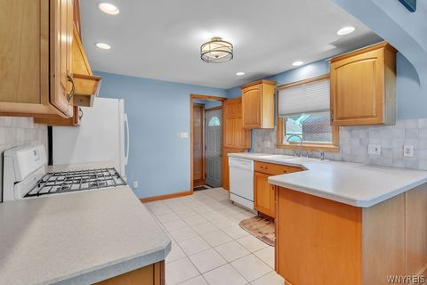 Tiny photo for 801 S Huth Road, Cheektowaga, NY 14225 (MLS # B1688954)