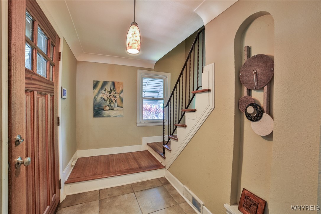 696 Cleveland Drive, Cheektowaga, New York image 2