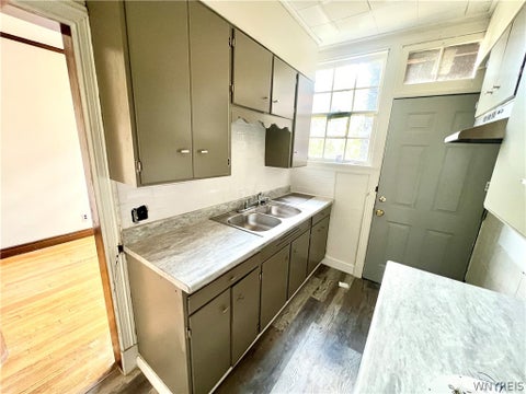 Tiny photo for 565 7th Street, Niagara Falls, NY 14301 (MLS # B1715125)