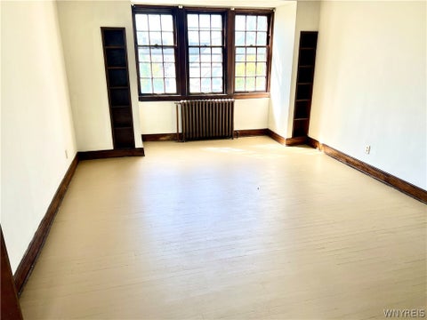 Tiny photo for 565 7th Street, Niagara Falls, NY 14301 (MLS # B1715125)