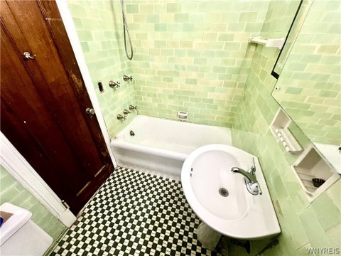 Tiny photo for 565 7th Street, Niagara Falls, NY 14301 (MLS # B1715125)