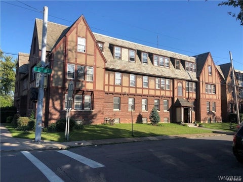 Photo of 565 7th Street, Niagara Falls, NY 14301 (MLS # B1715125)