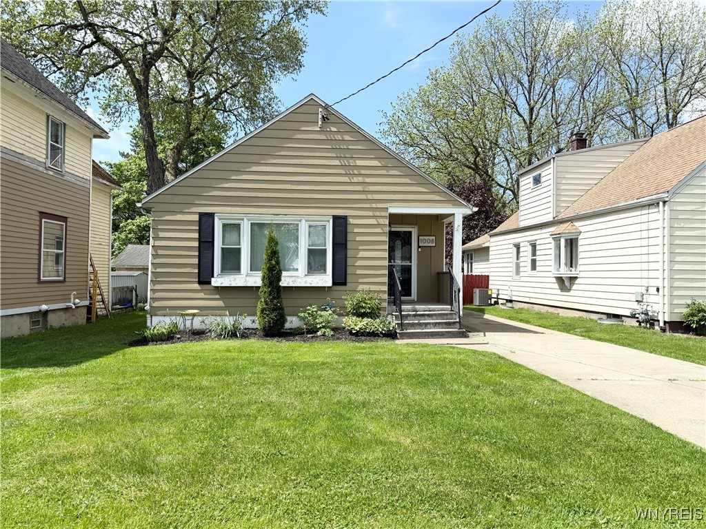 1008 N Military Road, Niagara Falls, New York image 1