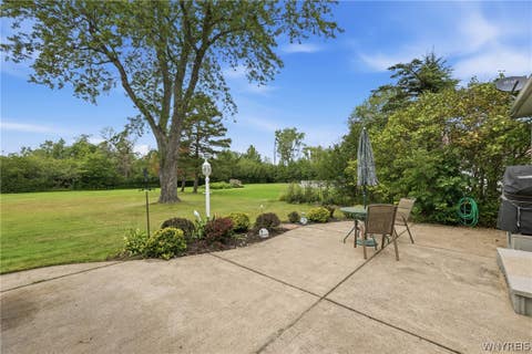 Tiny photo for 624 Alt Boulevard, Grand Island, NY 14072 (MLS # B1709289)